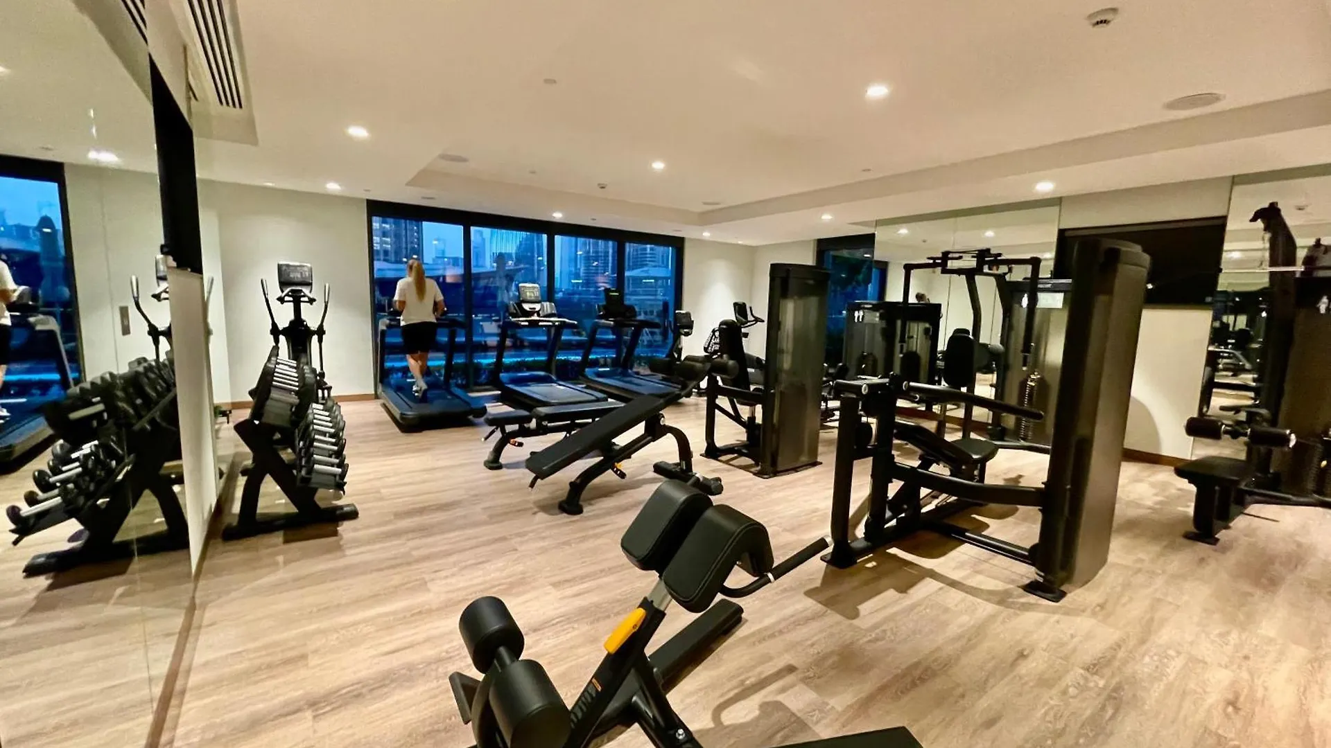 Chic Luxe 2Br I High Floor L By Burj Khalifa & Dubai Mall I Pool L Gym United Arab Emirates