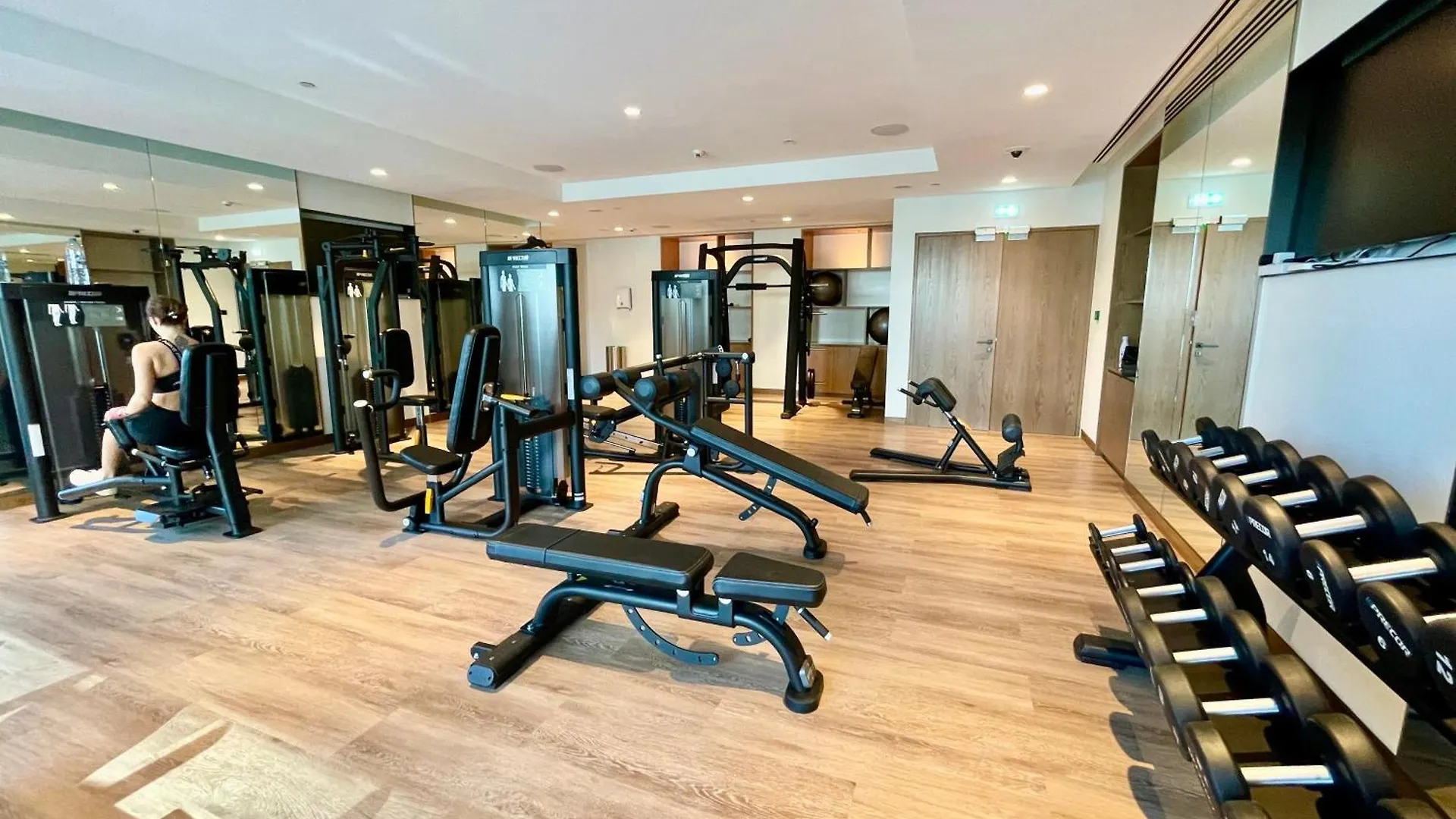 Chic Luxe 2Br I High Floor L By Burj Khalifa & Dubai Mall I Pool L Gym Apartment