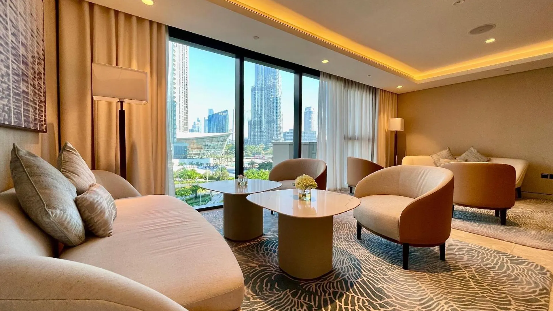 Apartment Chic Luxe 2Br I High Floor L By Burj Khalifa & Dubai Mall I Pool L Gym