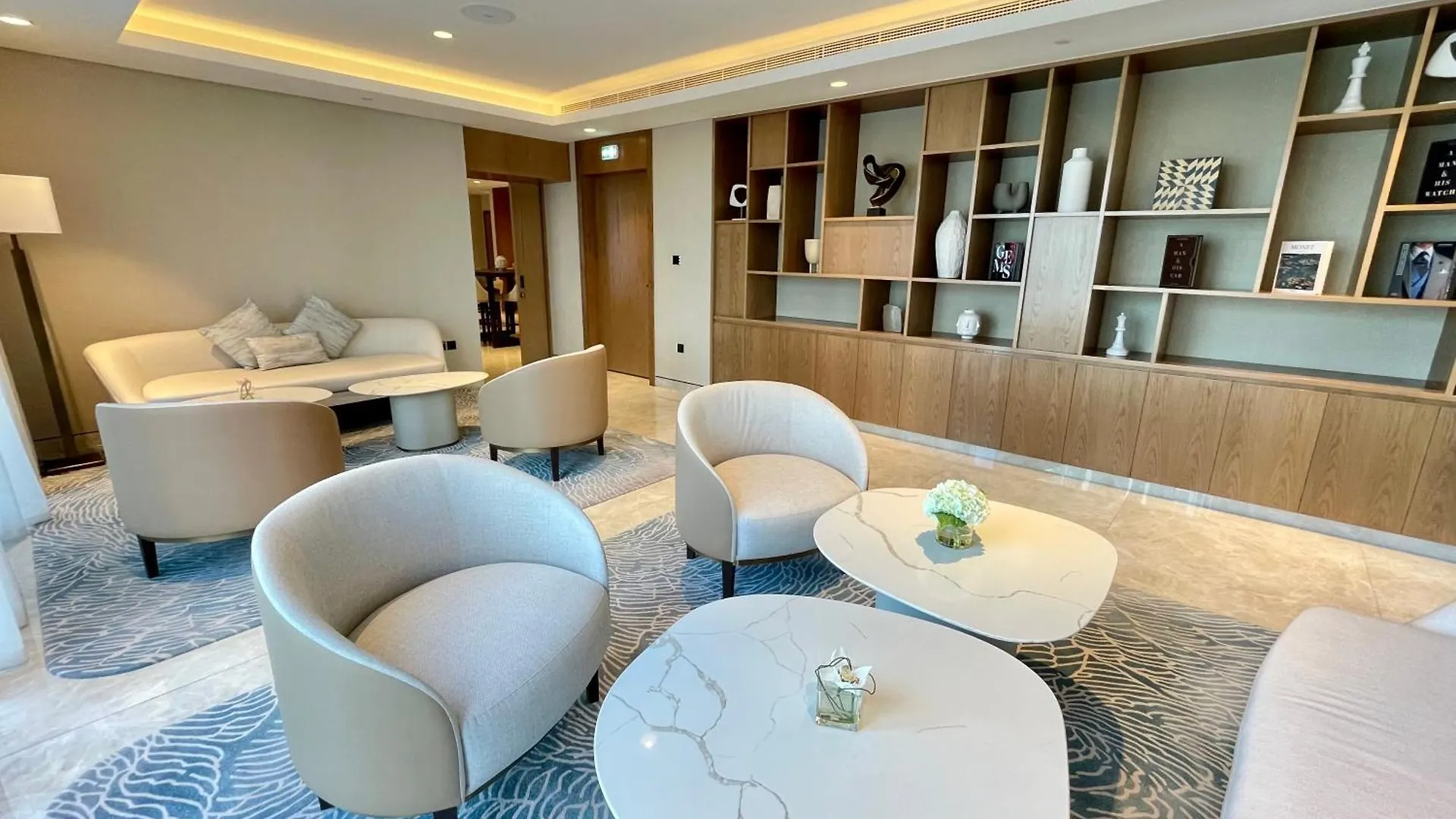 Chic Luxe 2Br I High Floor L By Burj Khalifa & Dubai Mall I Pool L Gym