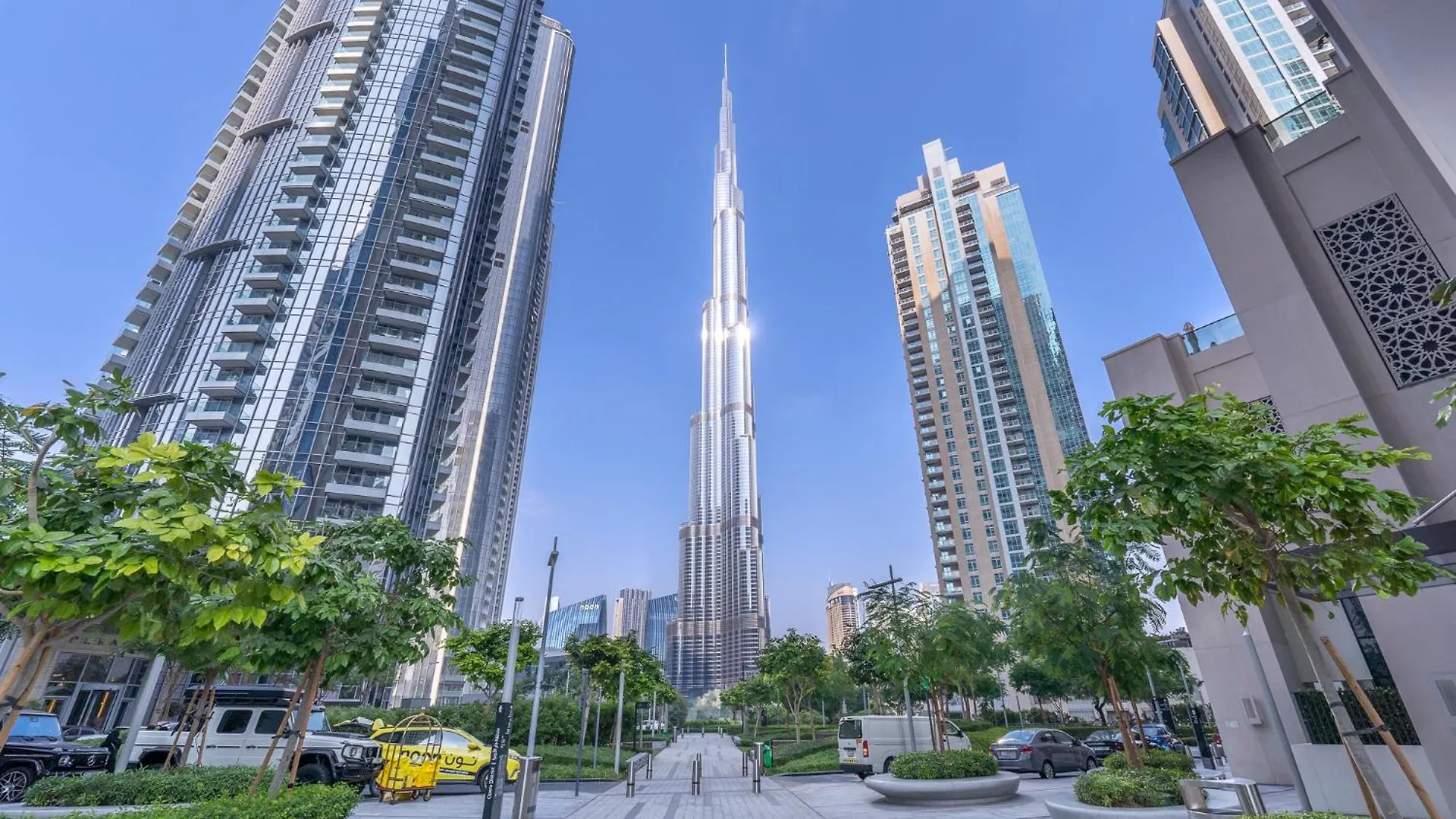Chic Luxe 2Br I High Floor L By Burj Khalifa & Dubai Mall I Pool L Gym