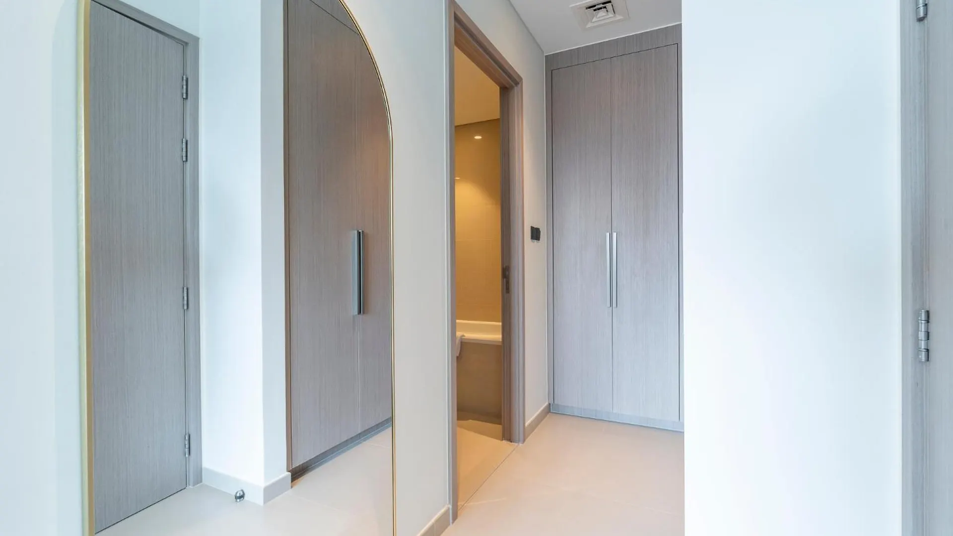 Chic Luxe 2Br I High Floor L By Burj Khalifa & Dubai Mall I Pool L Gym Apartment