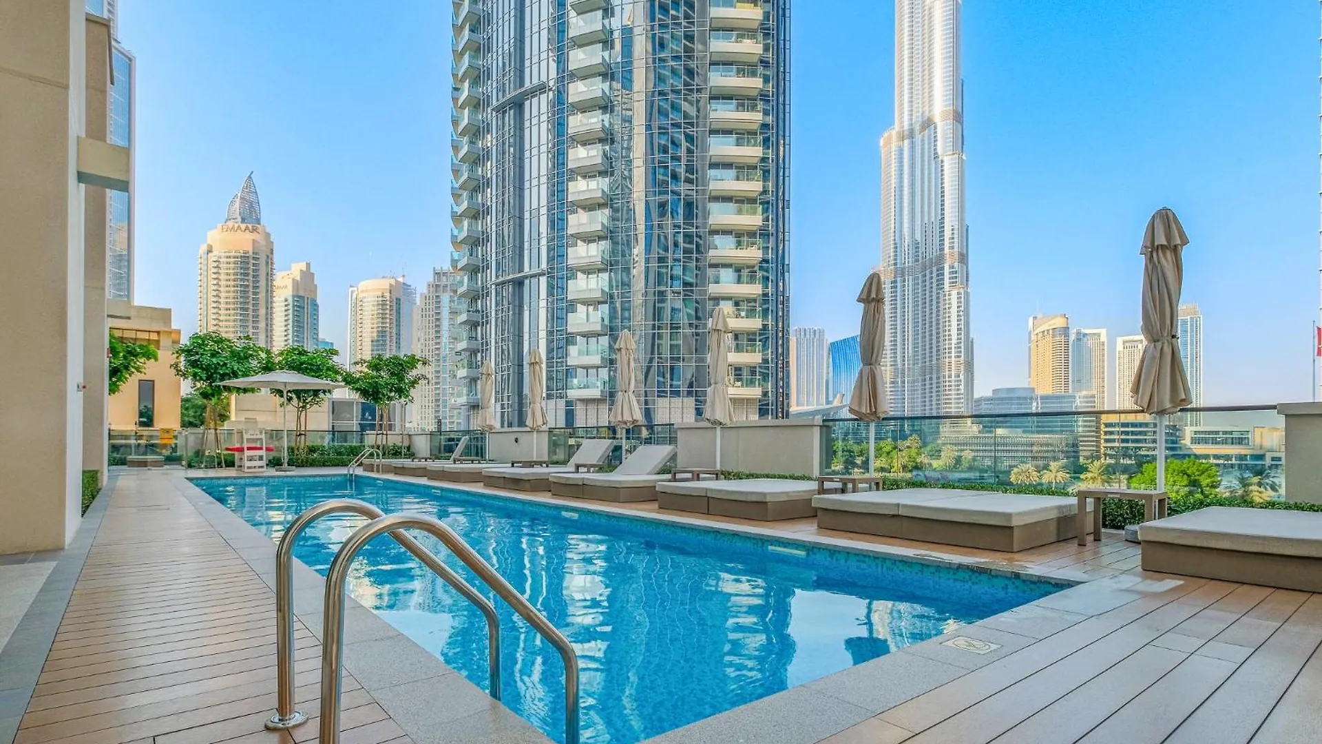 Chic Luxe 2Br I High Floor L By Burj Khalifa & Dubai Mall I Pool L Gym Apartment