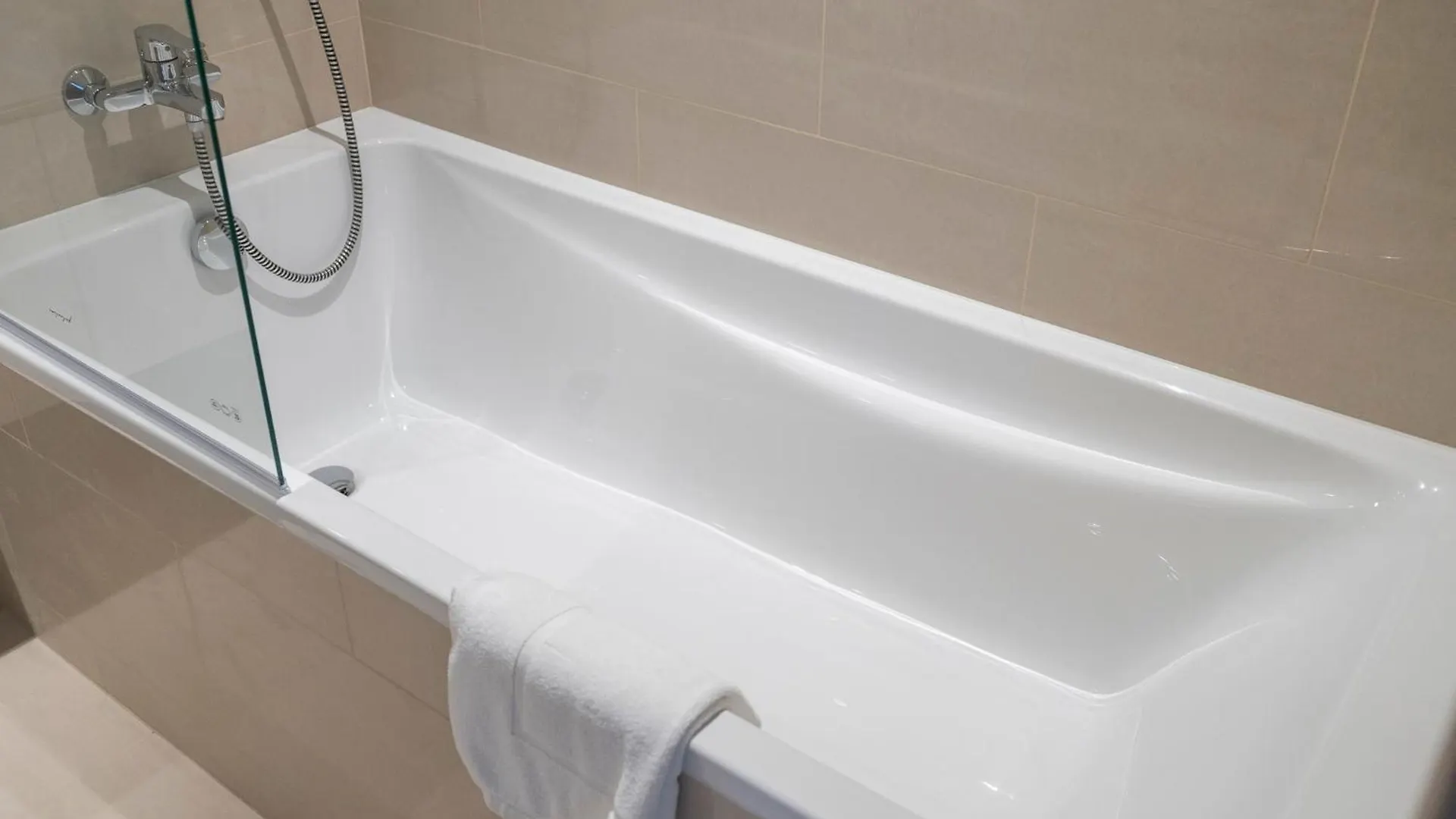 Apartment Chic Luxe 2Br I High Floor L By Burj Khalifa & Dubai Mall I Pool L Gym