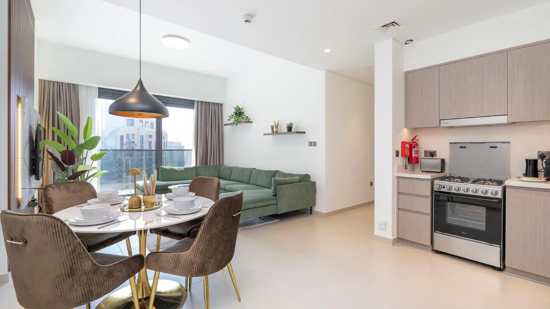 Apartment Chic Luxe 2Br I High Floor L By Burj Khalifa & Dubai Mall I Pool L Gym