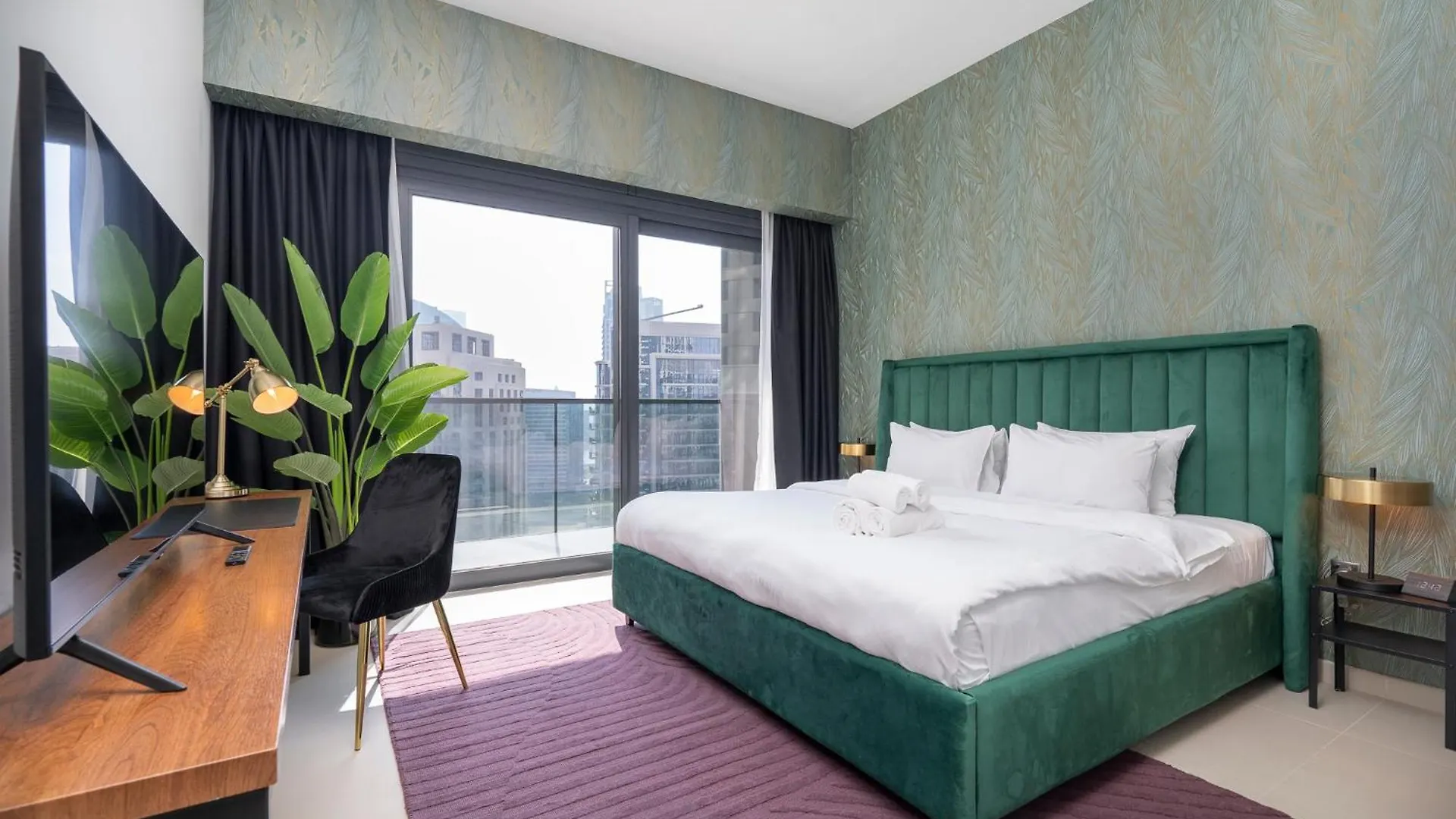 Chic Luxe 2Br I High Floor L By Burj Khalifa & Dubai Mall I Pool L Gym