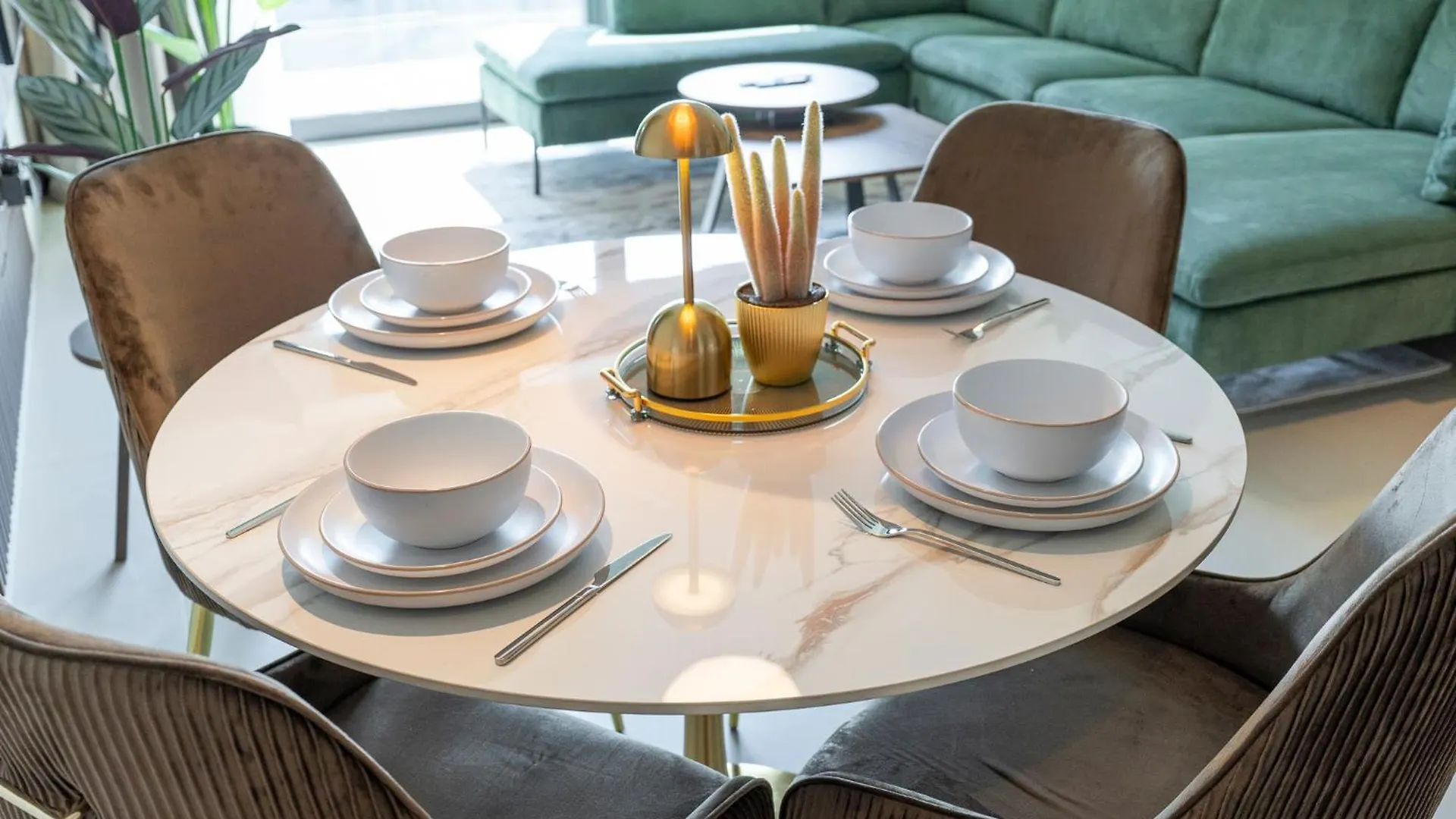 Apartment Chic Luxe 2Br I High Floor L By Burj Khalifa & Dubai Mall I Pool L Gym