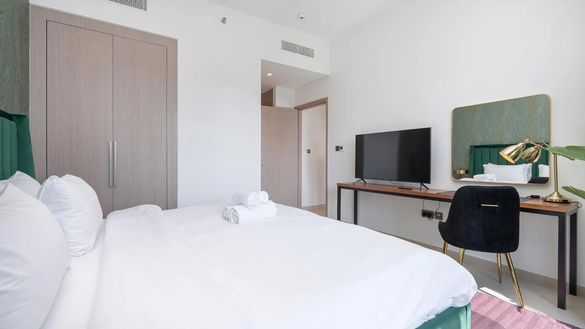 Chic Luxe 2Br I High Floor L By Burj Khalifa & Dubai Mall I Pool L Gym 0*,  United Arab Emirates
