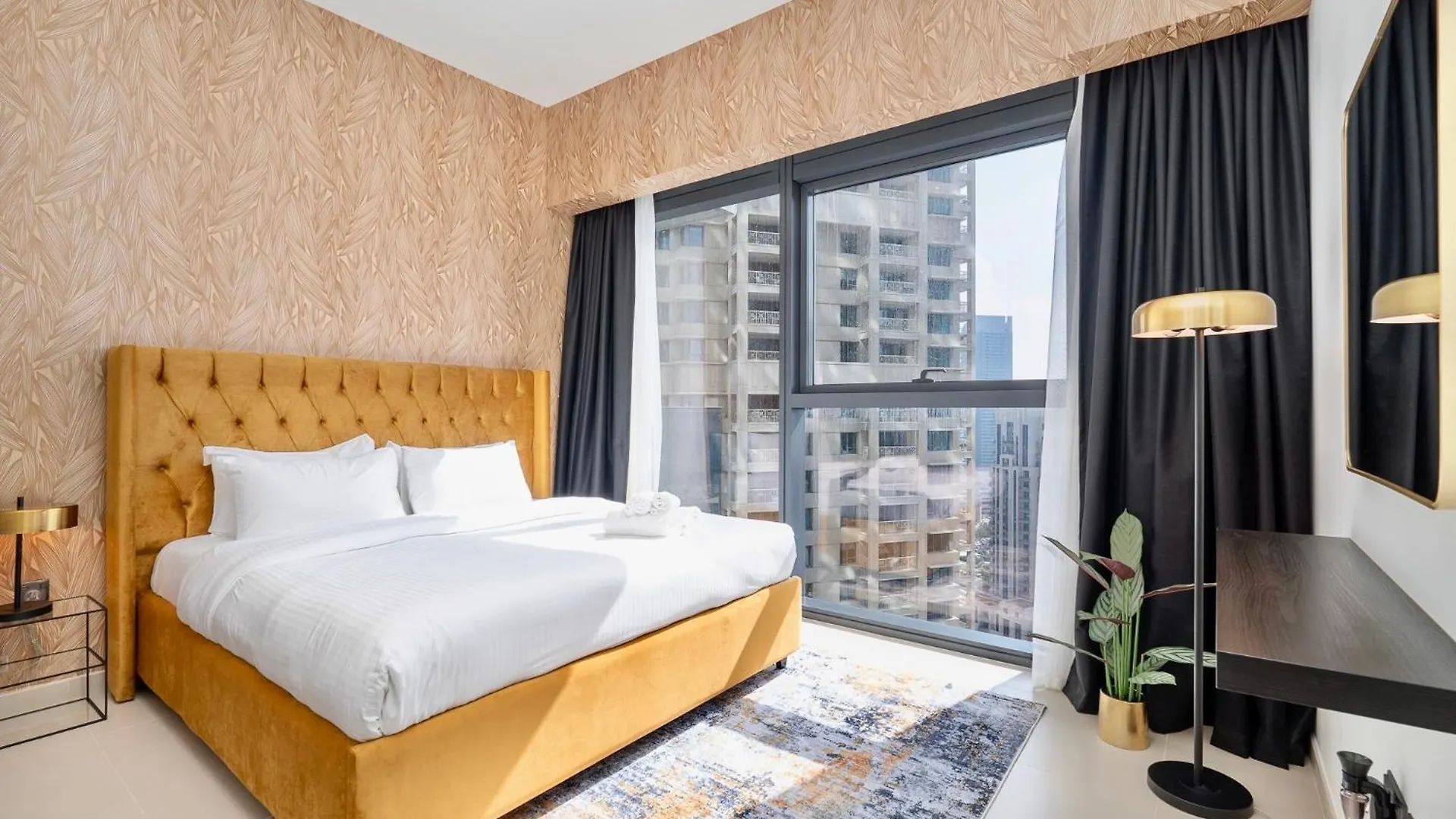 Chic Luxe 2Br I High Floor L By Burj Khalifa & Dubai Mall I Pool L Gym