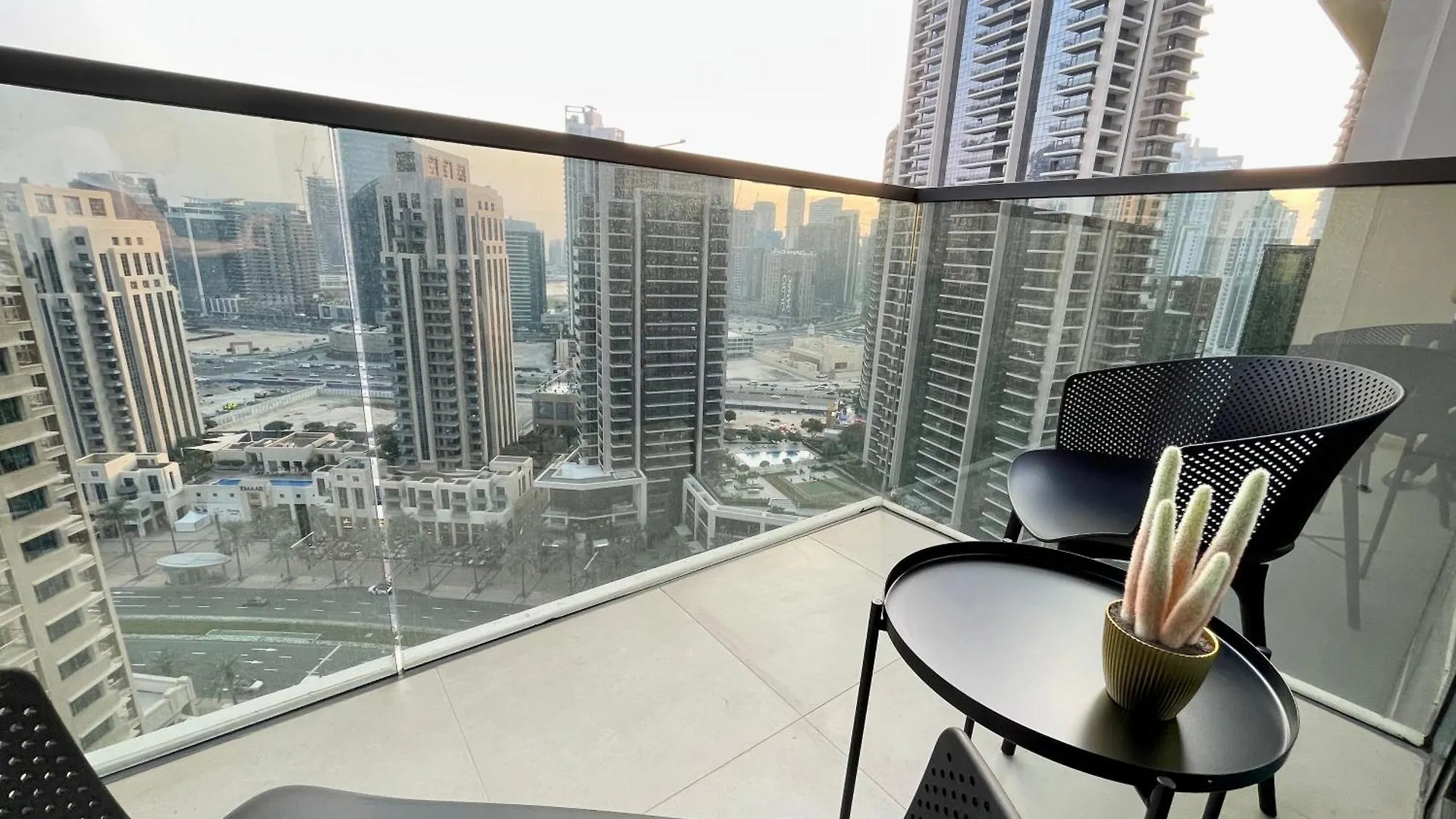 Chic Luxe 2Br I High Floor L By Burj Khalifa & Dubai Mall I Pool L Gym United Arab Emirates